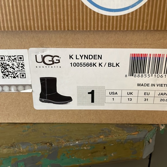 Ugg waterproof boots “Lynden” - Picture 2 of 7